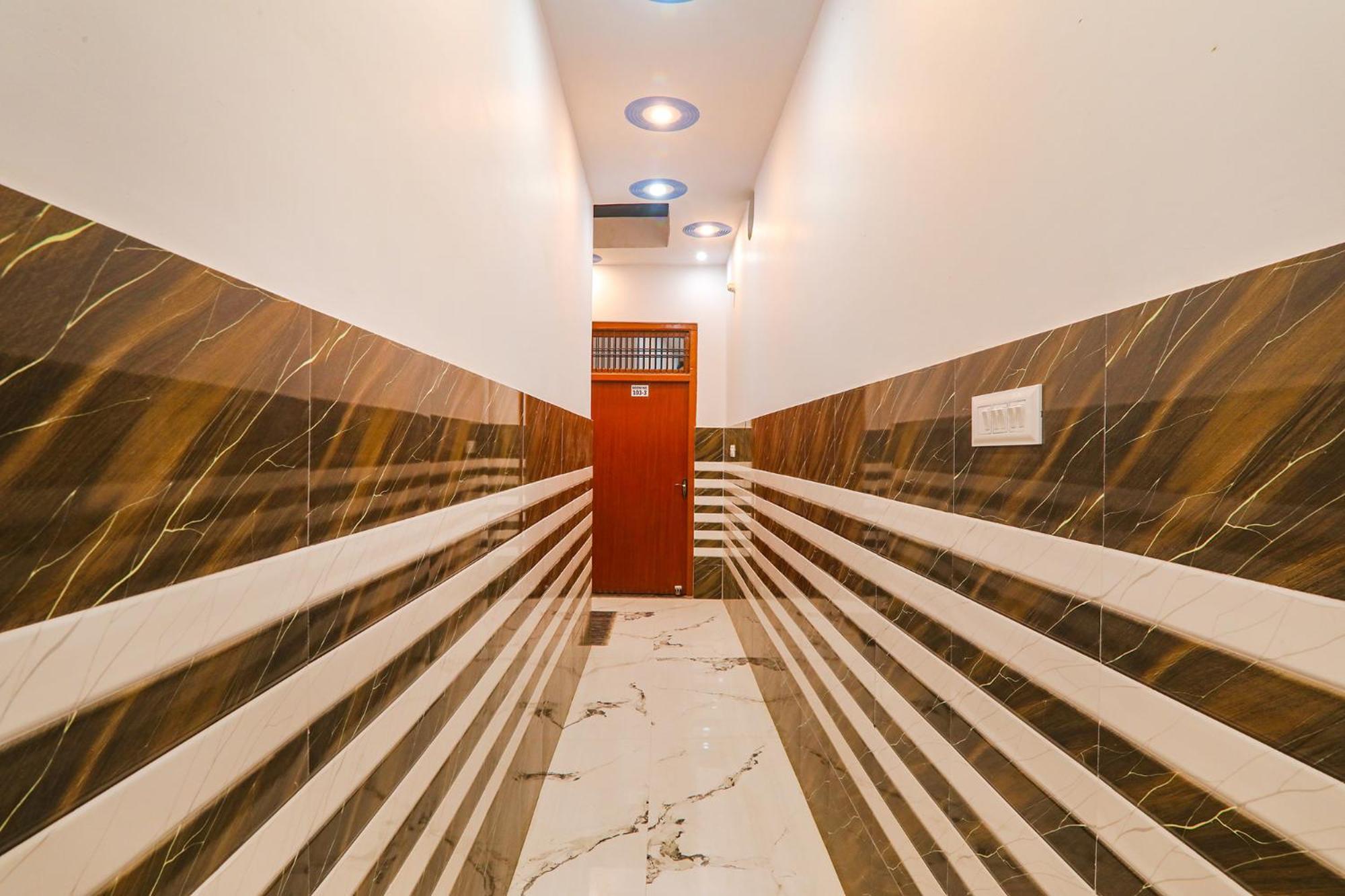 Fabexpress Shree Siya Raman - 500M From Shri Ram Janam Bhumi Otel Ayodhya Dış mekan fotoğraf